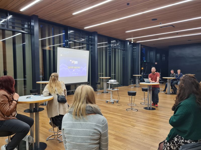 Foto des Infoabend Gründung in Weiden mit Gründungsteam und Studierenden